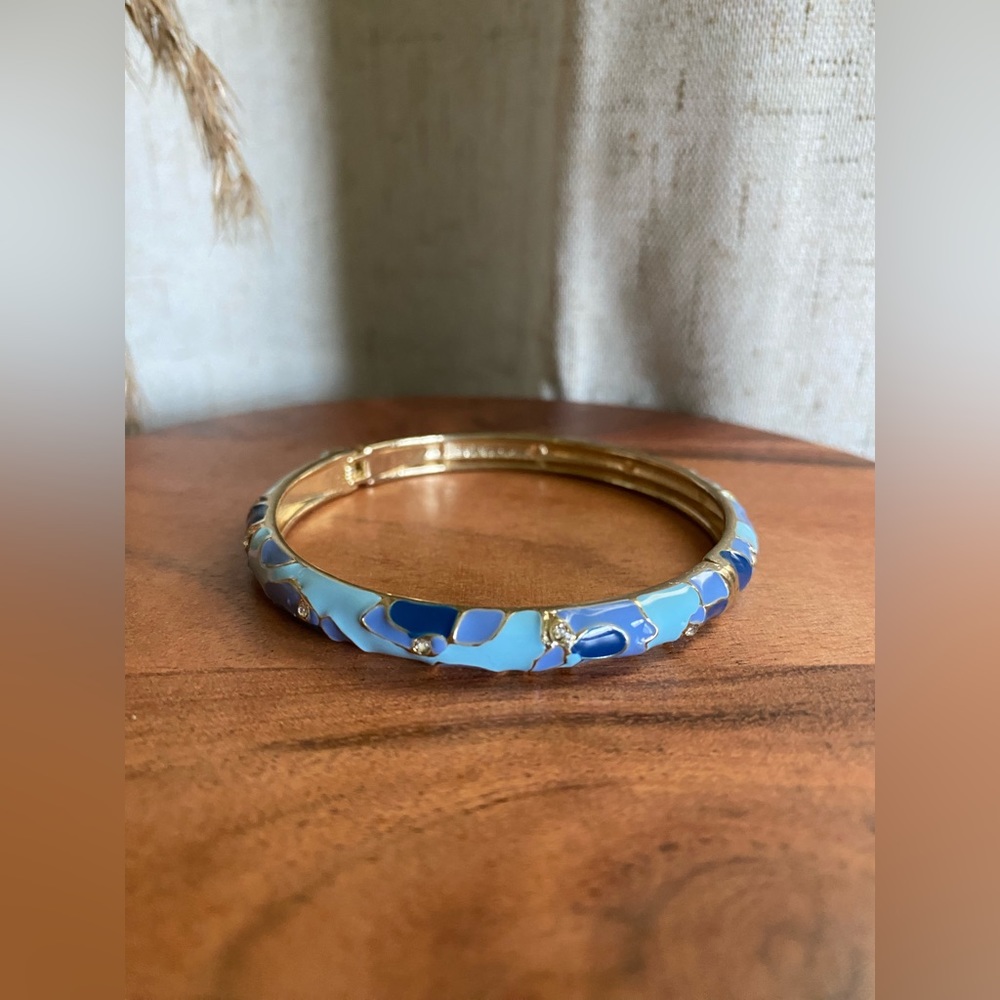 NWOT Woman Vintage Blue Bangle Bracelet w/ Jewel Stones
